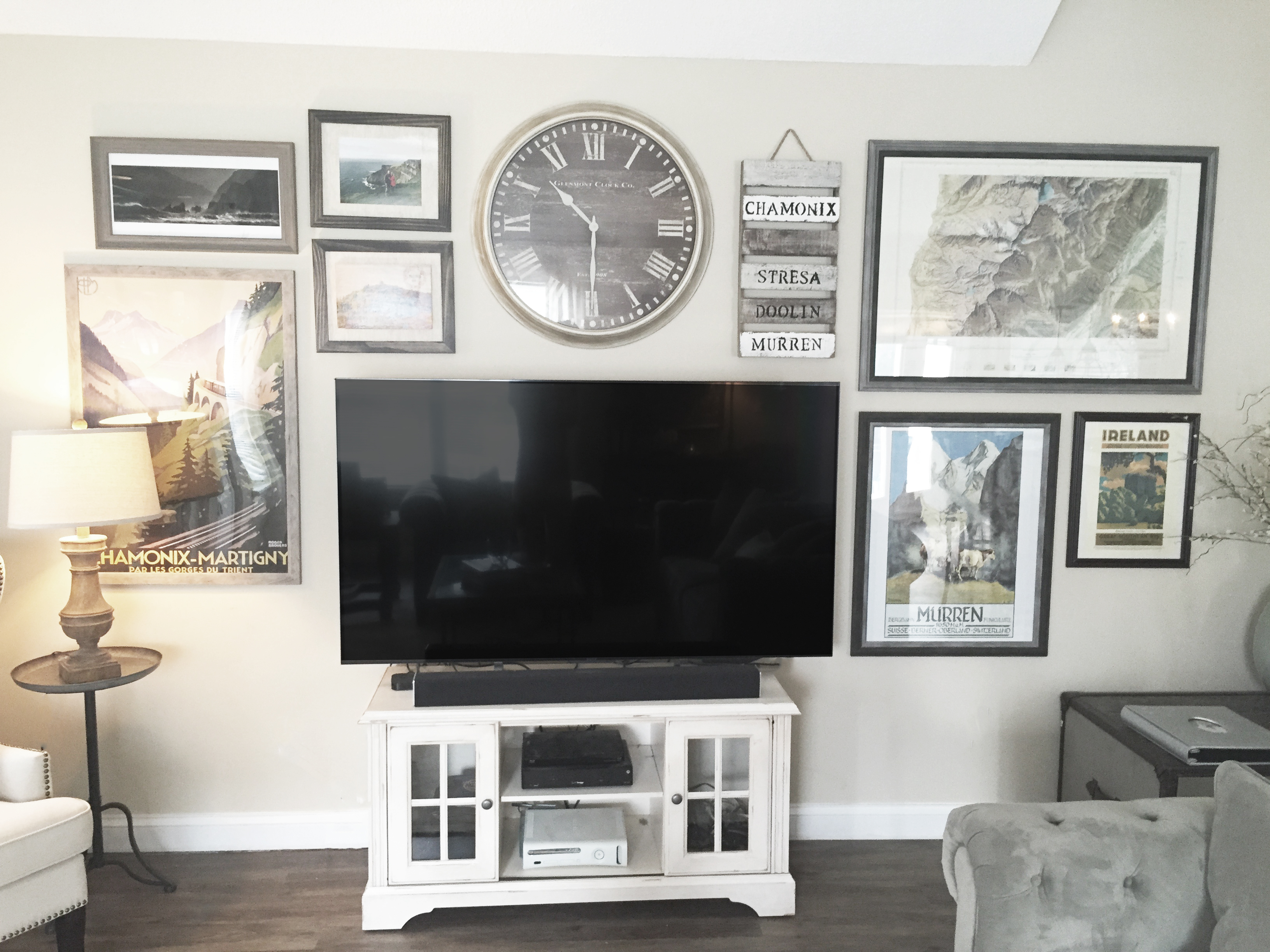 8 Creative Ways To Decorate Around Your Tv Tuft Trim