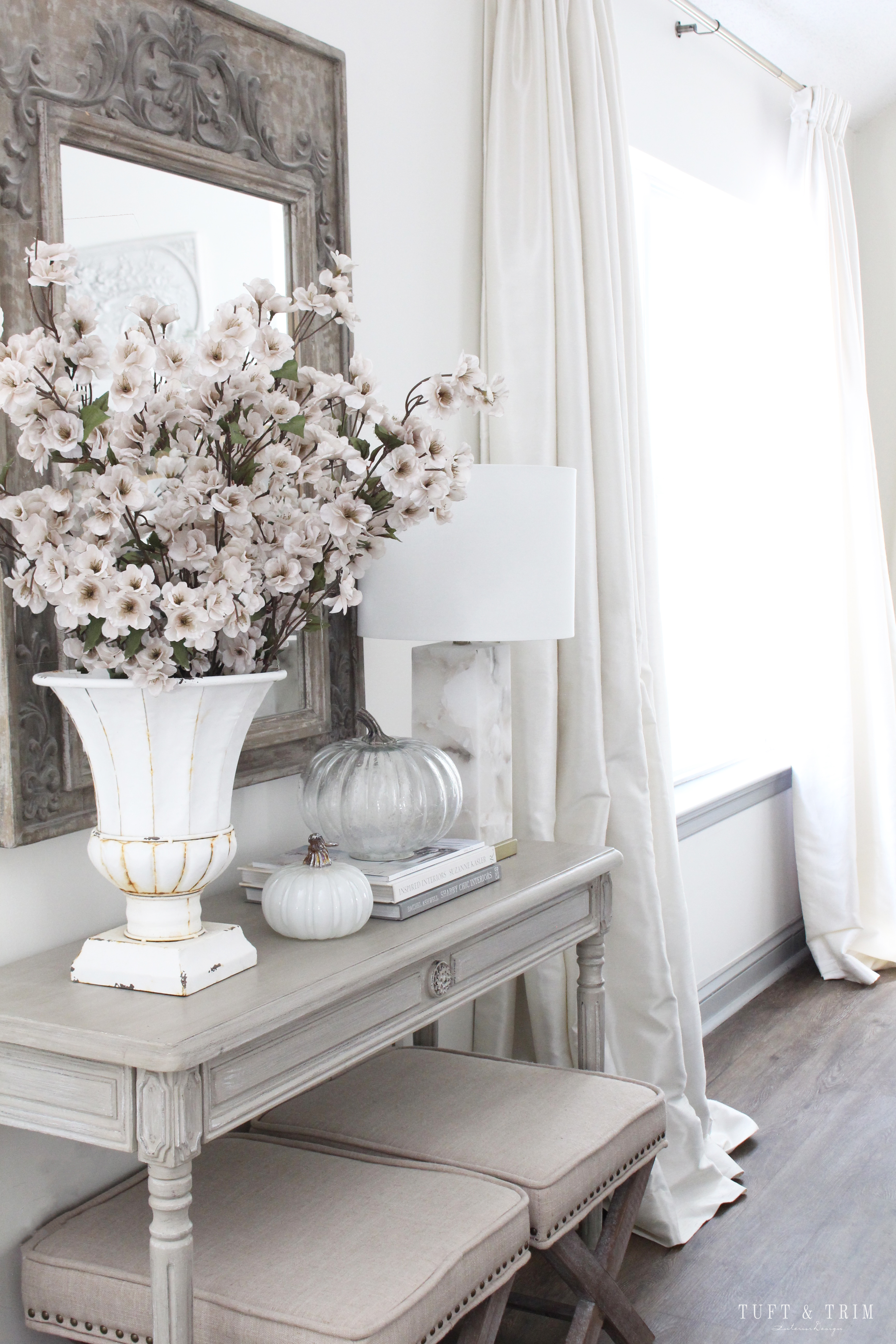Simple & Easy Tips for Neutral Fall Decorating with Tuft & Trim Interior Design