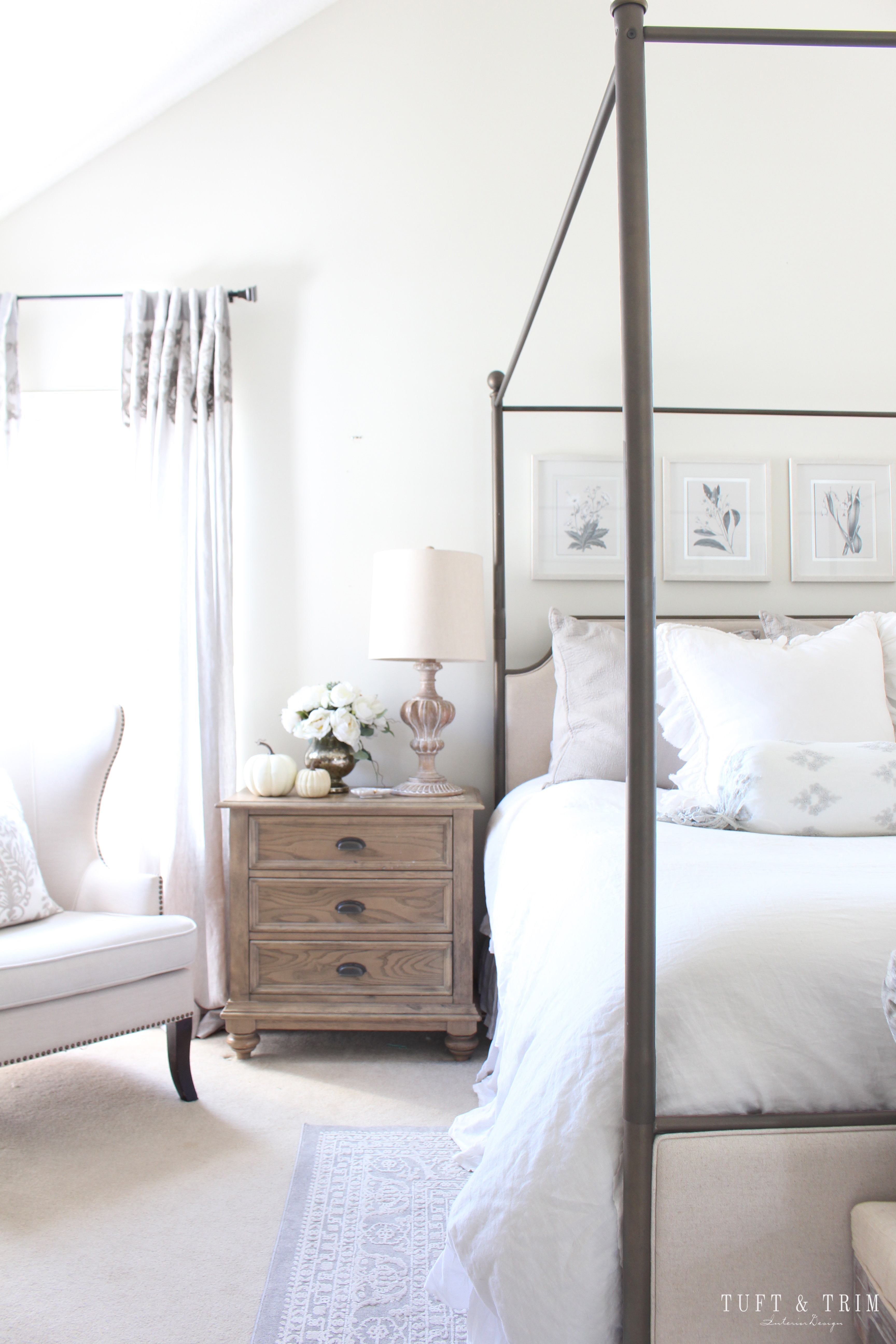Autumn Bedroom Decor with Tuft & Trim Interior Design
