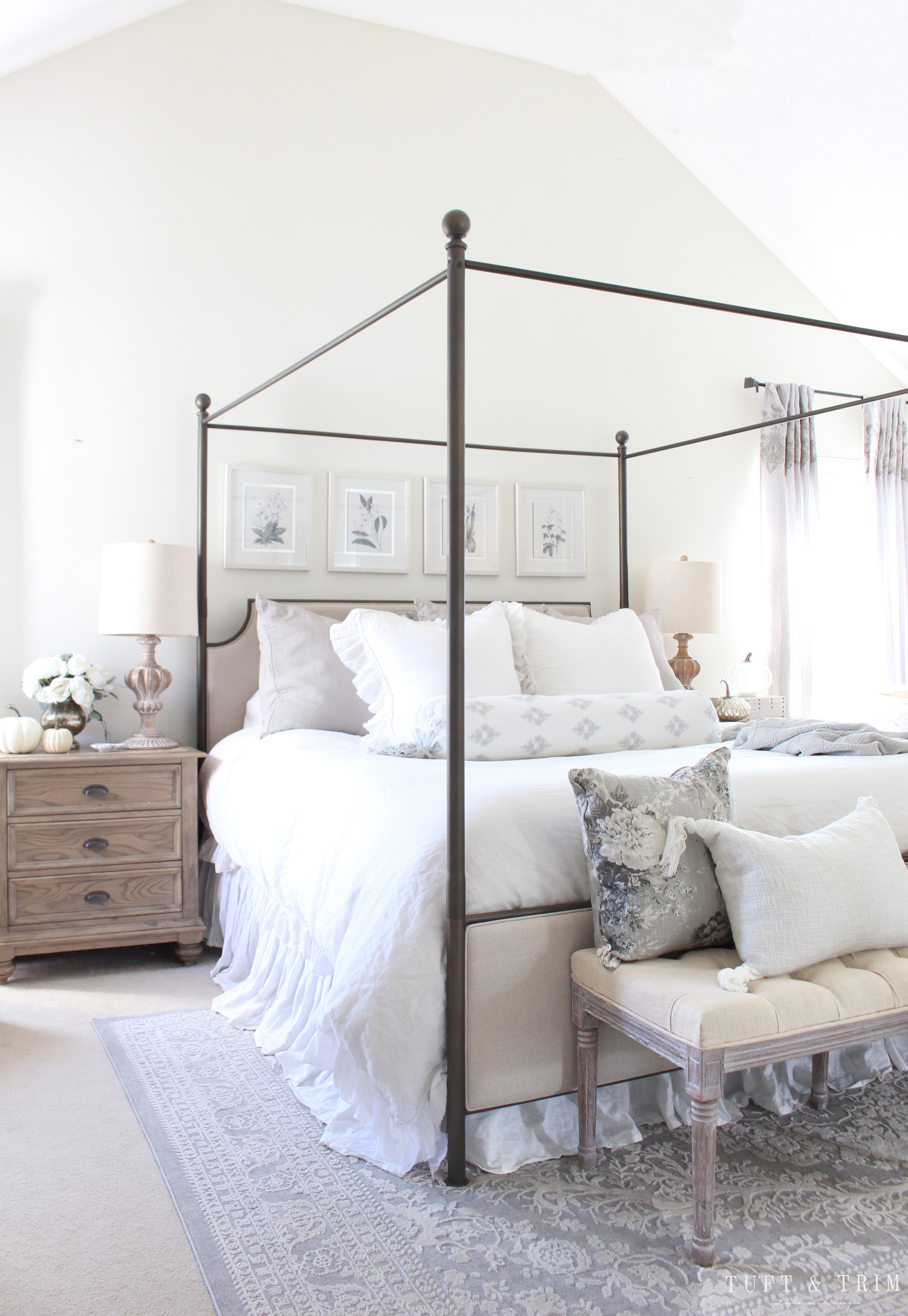 Autumn Bedroom Decor with Tuft & Trim Interior Design