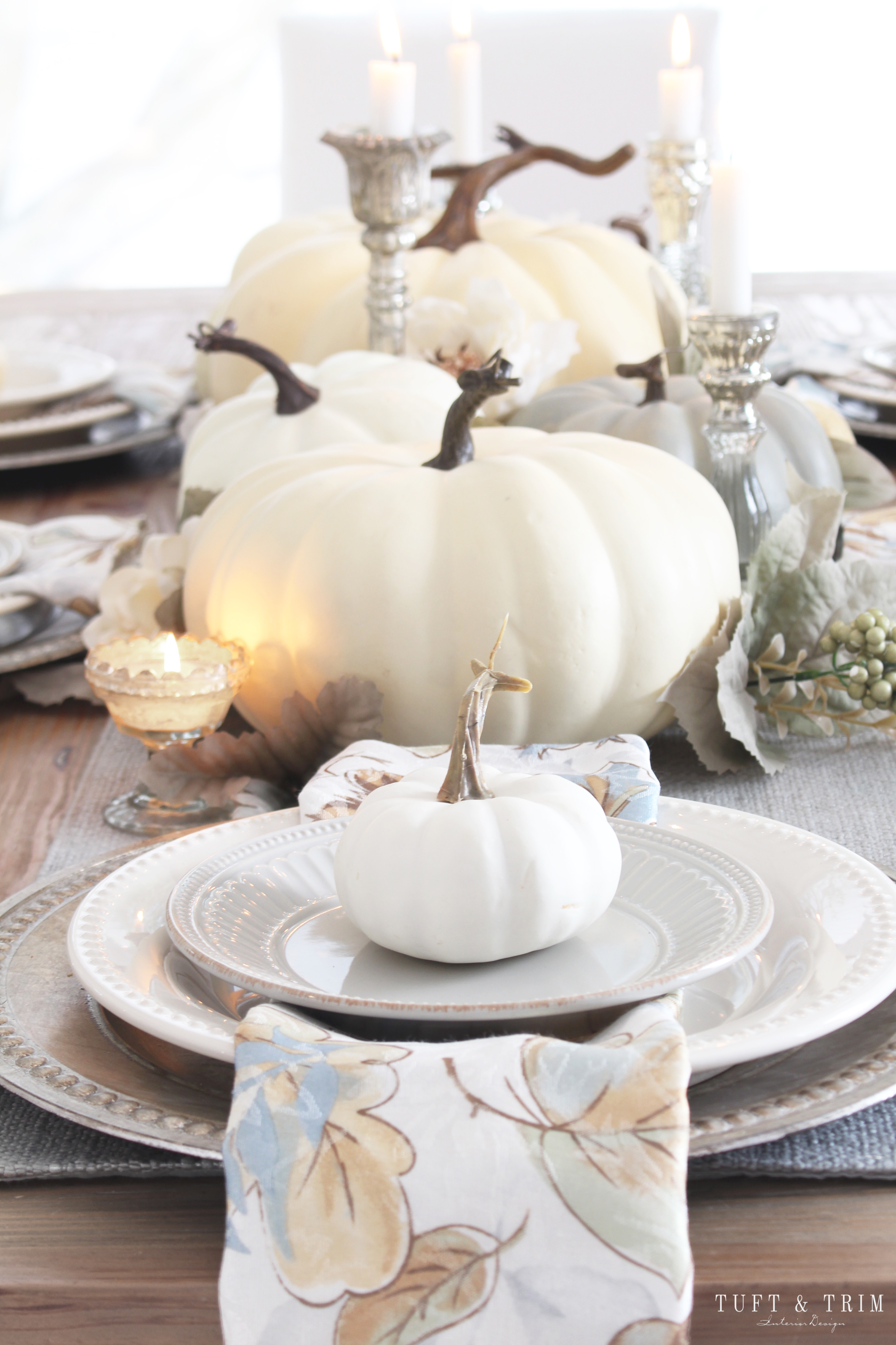 Neutral Thanksgiving Table with Tuft & Trim Interior Design