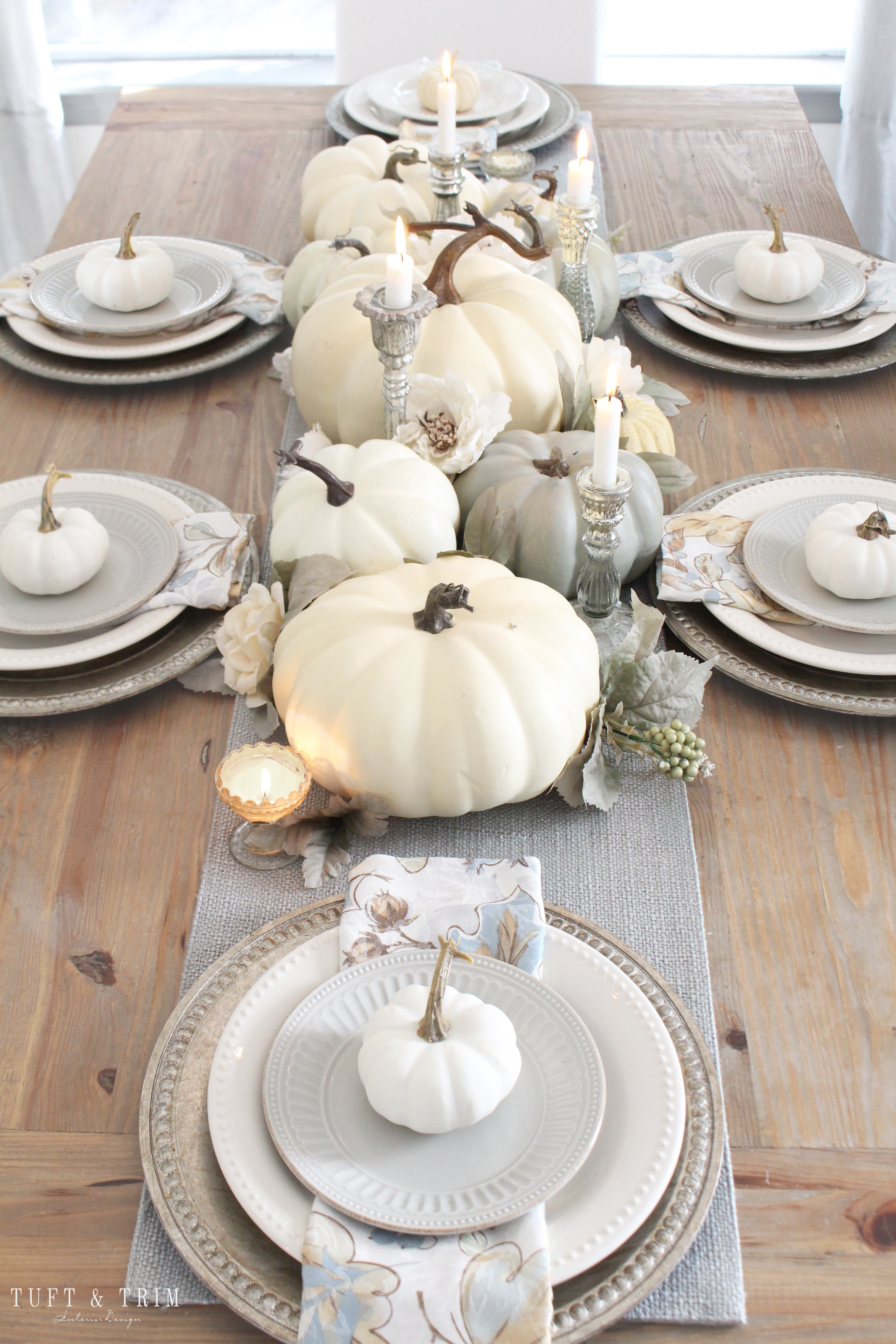 Neutral Thanksgiving Table with Tuft & Trim Interior Design