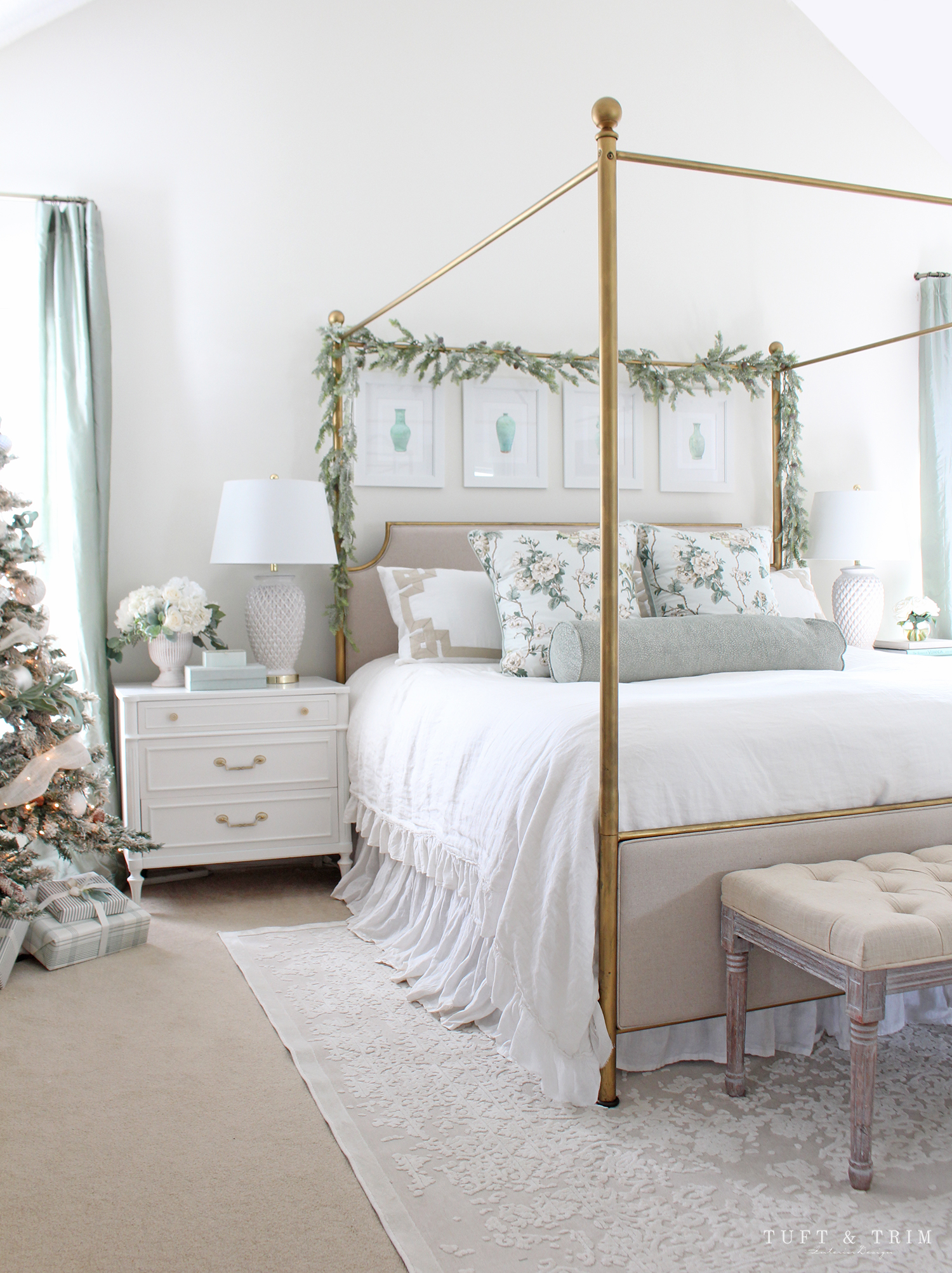 Classic & Chic Holiday Bedroom with Tuft & Trim Interior Design