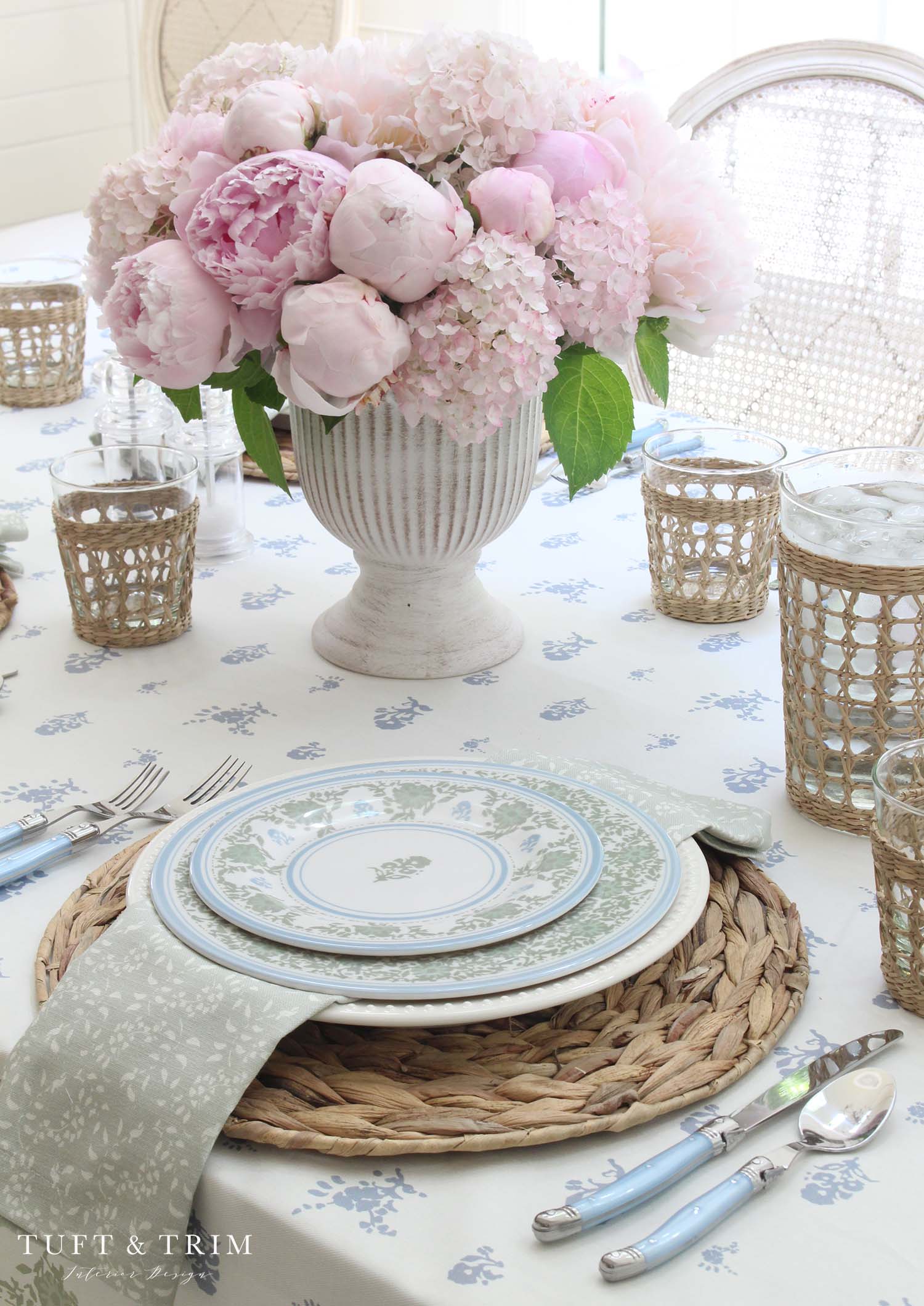 Elegant Summer Tablescape with Tuft & Trim Interior Design