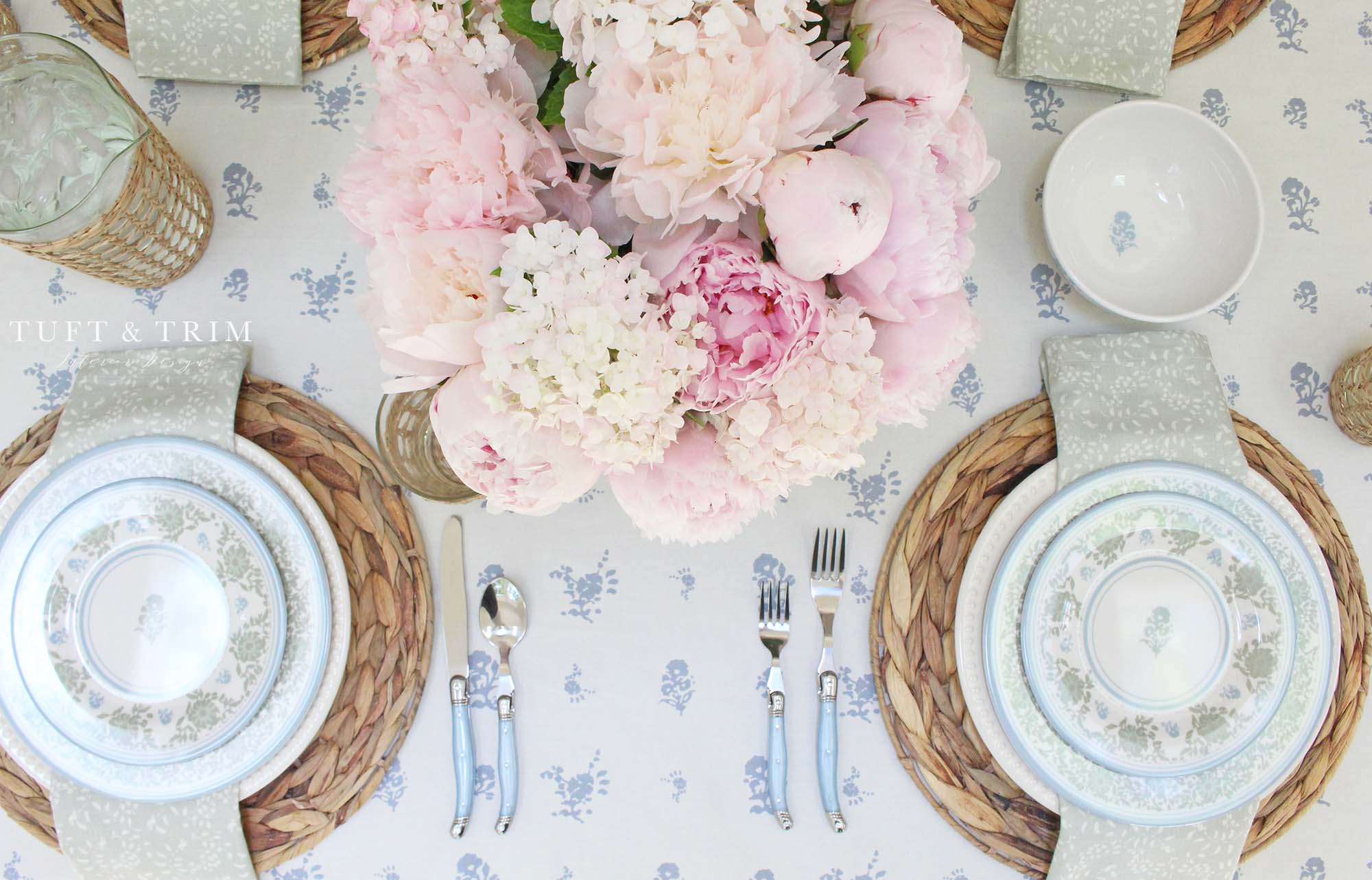 Elegant Summer Tablescape with Tuft & Trim Interior Design