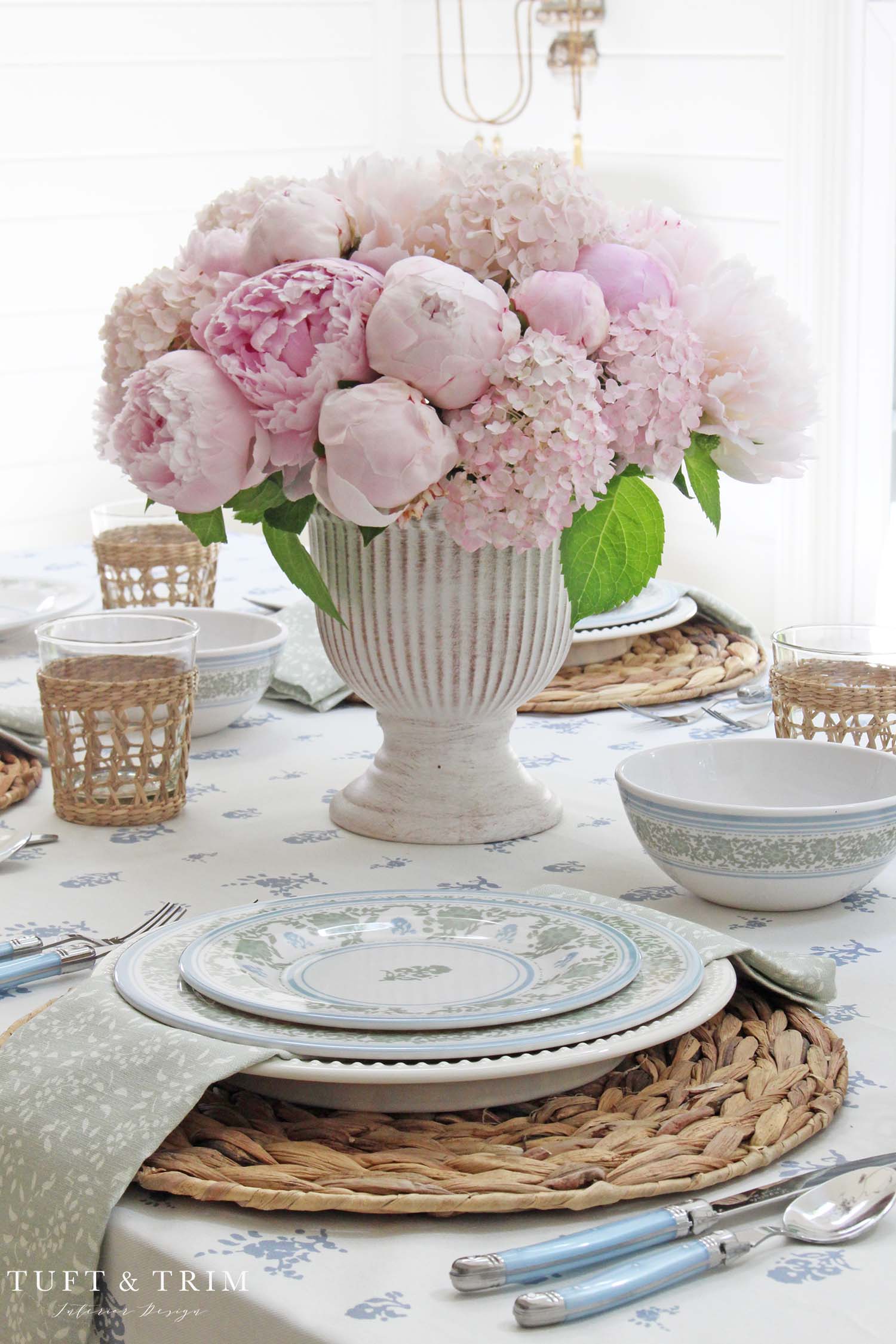 Elegant Summer Tablescape with Tuft & Trim Interior Design