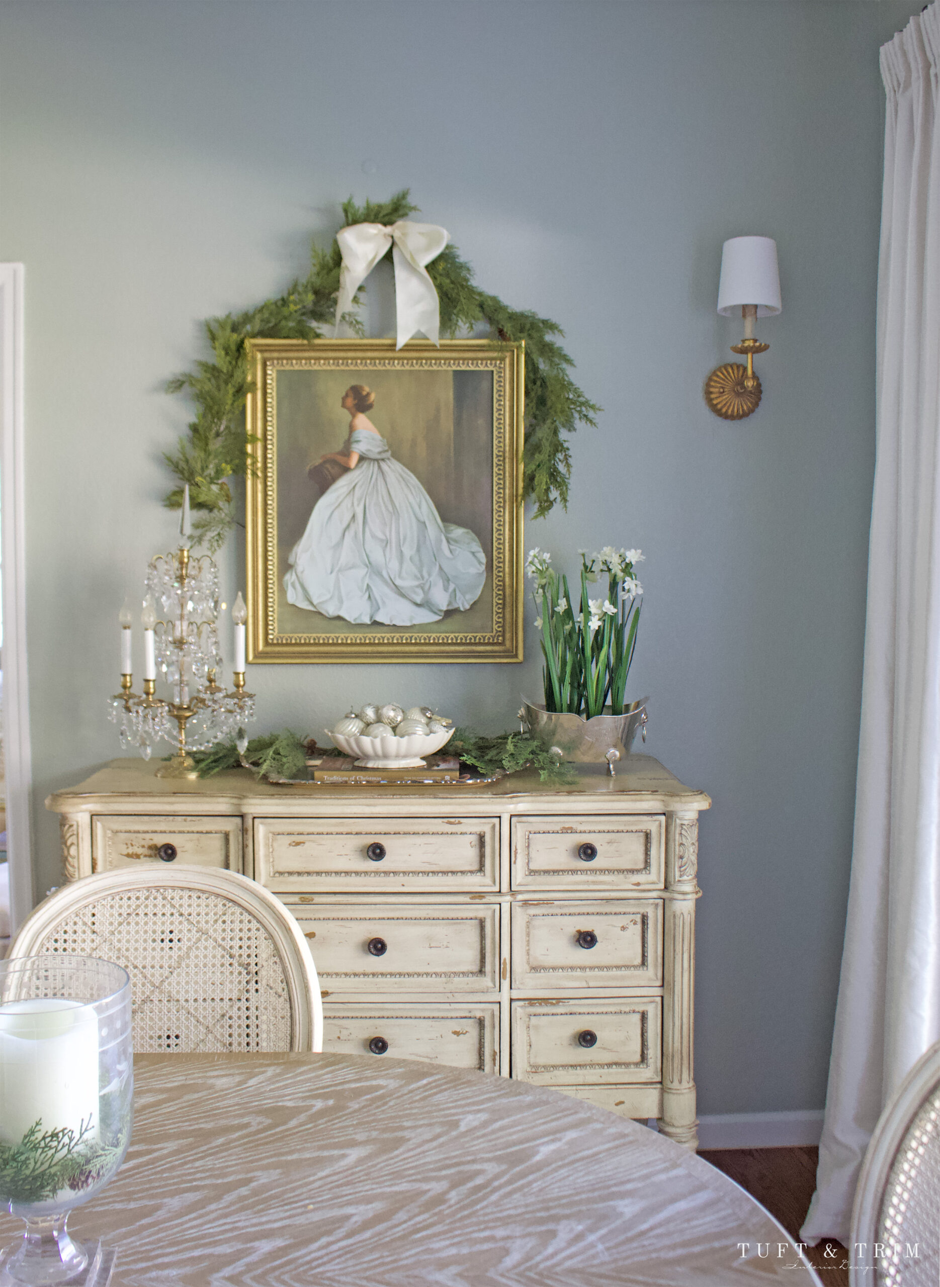 Timeless Holiday Elegance with Tuft & Trim Interior Design
