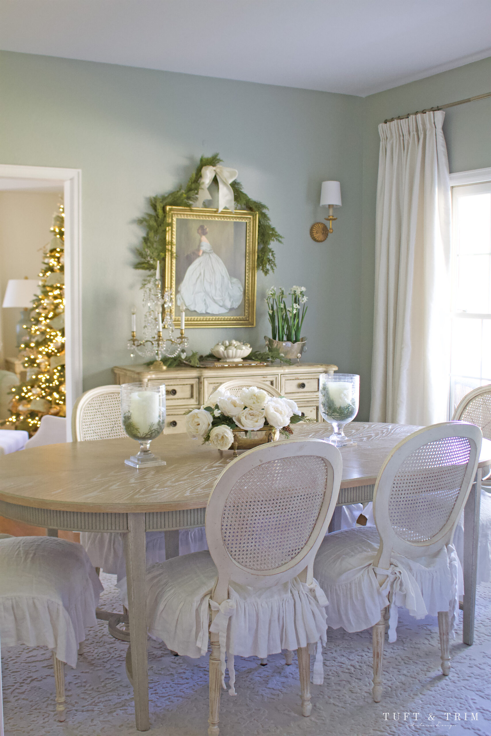Timeless Holiday Elegance with Tuft & Trim Interior Design