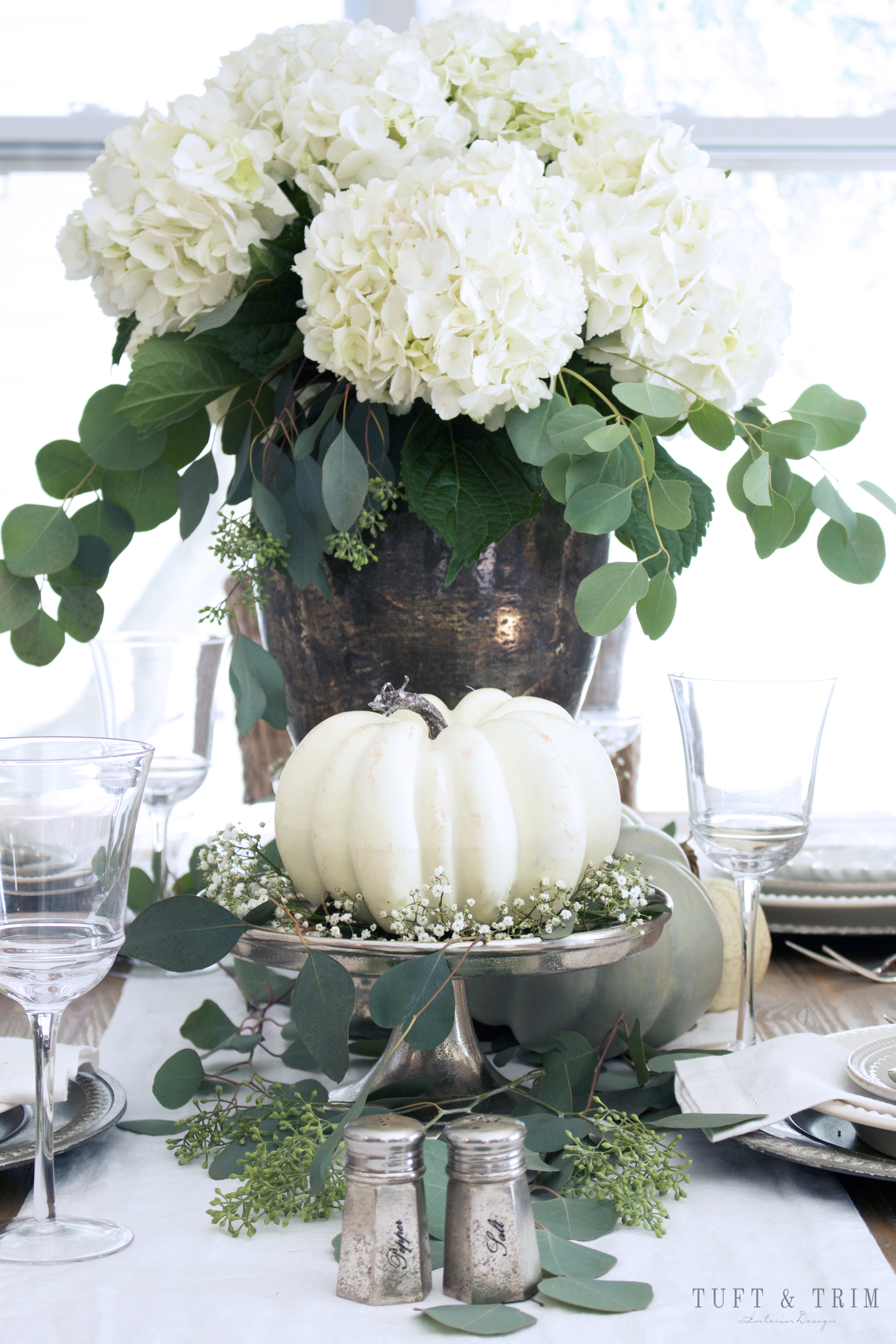 Elegant and Neutral Fall Tablescape and Decor