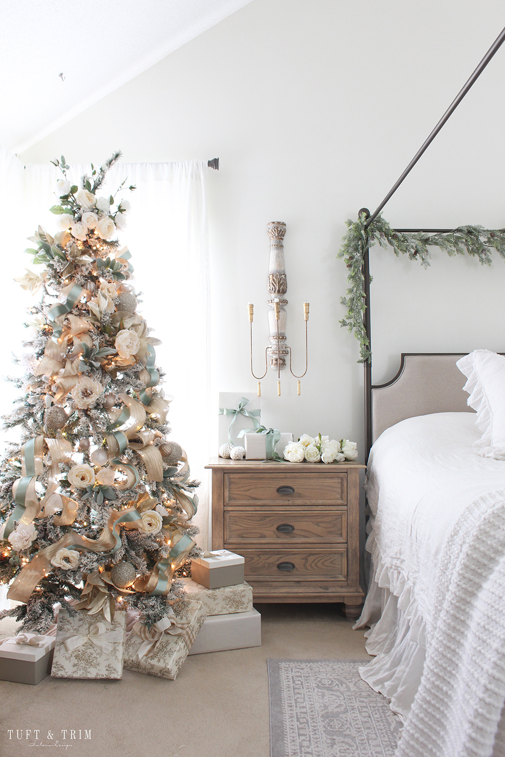 Cozy Holiday Bedroom: Loveliest Looks of Christmas